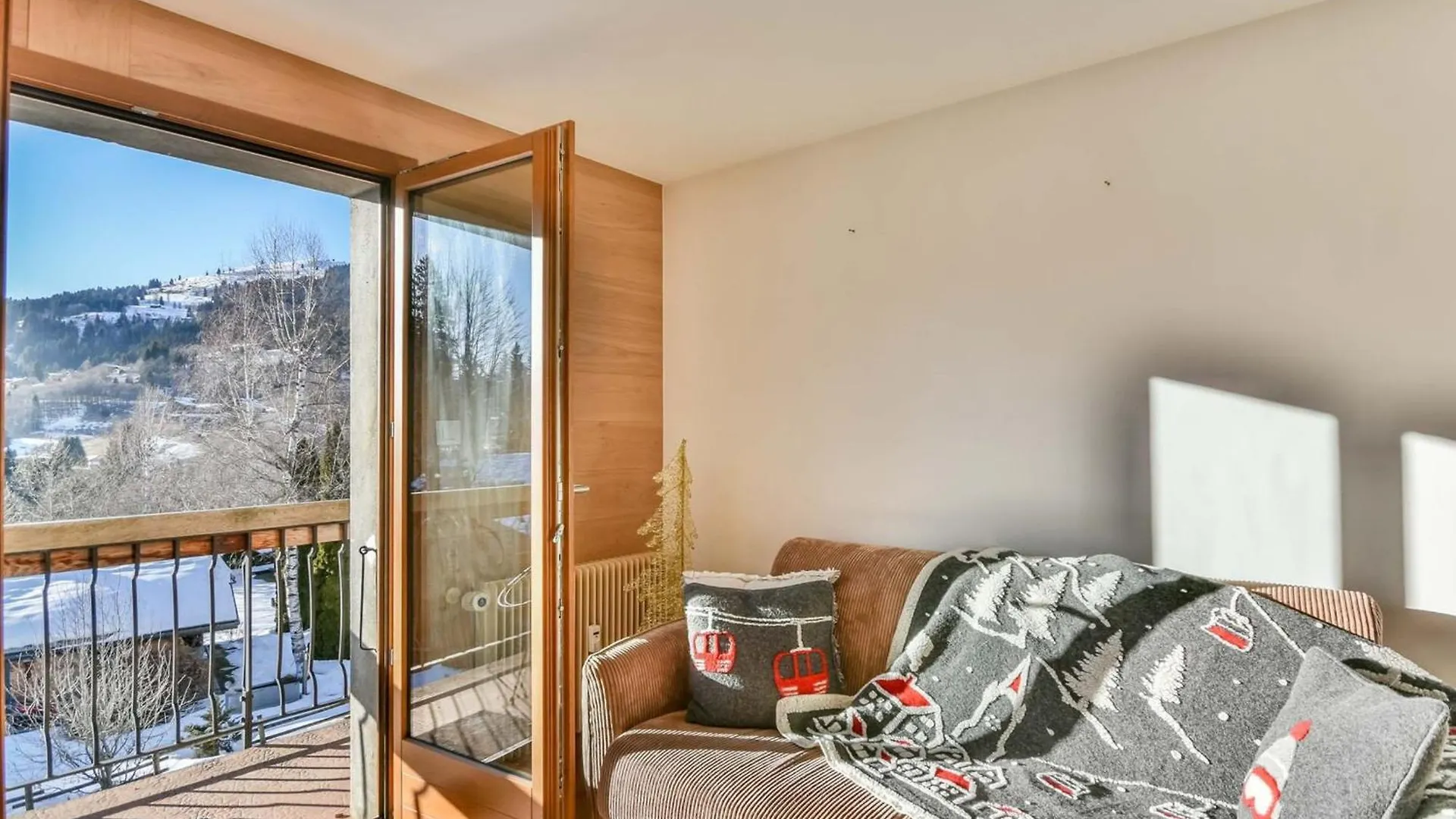 Apartment Charmant T2 + Cabine, Proche Pistes Et Centre, Balcon, Cheminee, Wifi, Parking, 4-5 Pers. - Fr-1-685-80 Les Gets